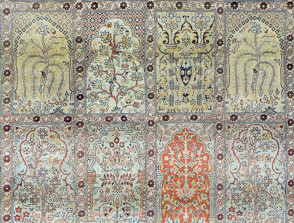 Hand woven silk pile carpet - 152 x 236cm