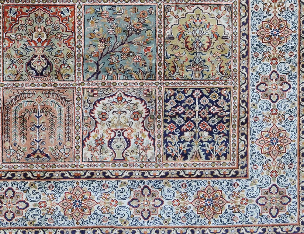 Hand woven silk pile carpet - 122 x 187cm