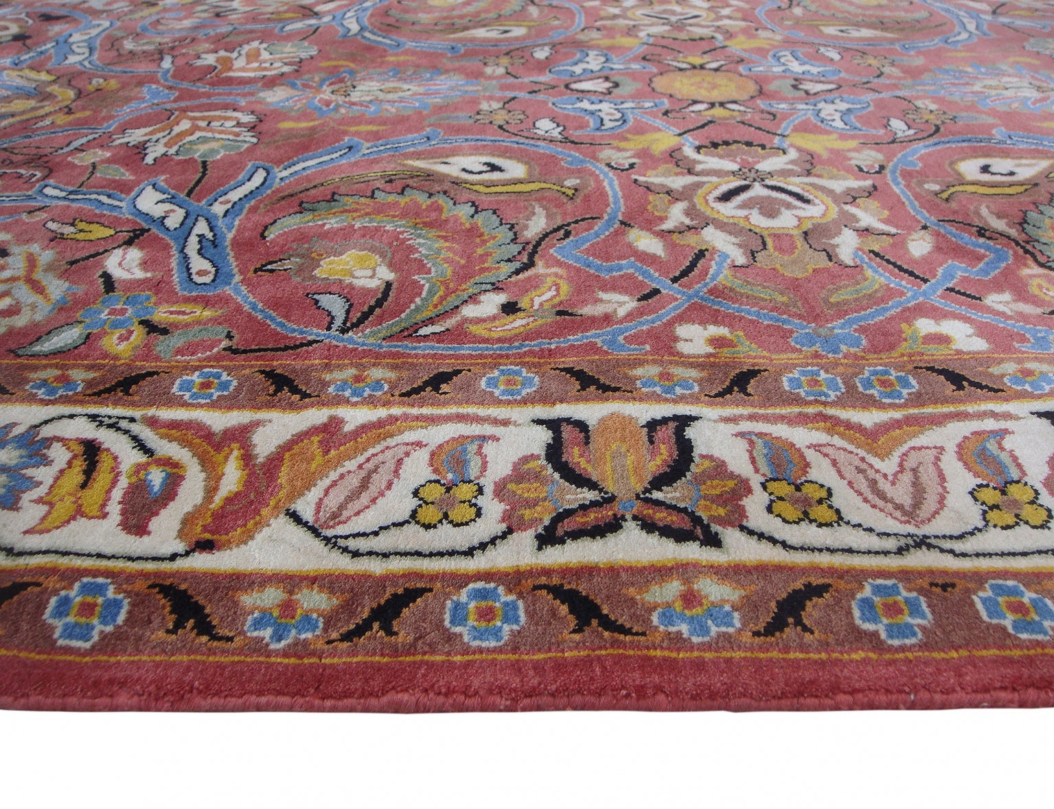 Saruq silk pile carpet